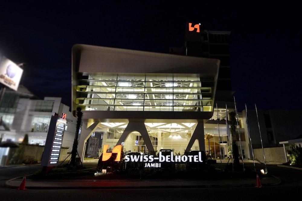 Swiss-Belhotel Jambi Bagian luar foto